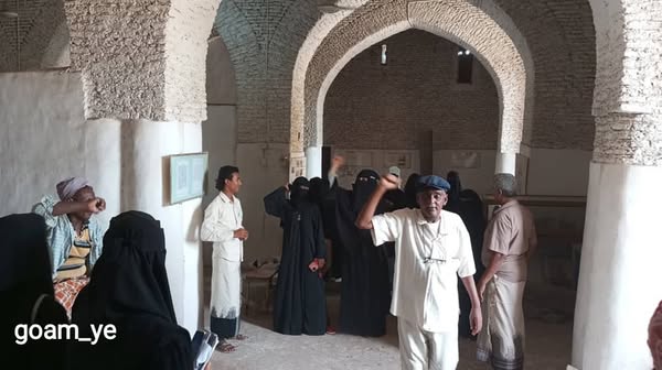 طالبات المركز الصيفي بمدرسة البصرة في زيارة تعليمية لمتحف قلعة زبيد التاريخية